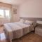 Catalunya Casas Tranquil nature "feel" , yet only 4 min to beach!