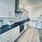 Spanish City View 1, Stylish Sea Front Apartment Free Onsite Parking