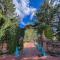 Cozy Forest Cottage at La Caille