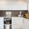 Bondi Beachfront Lifestyle - Ocean Views and Parking