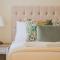 Two of a Kind Heritage Stay with Harbour Views