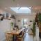 Upstairs at 33 - Self check in boutique accommodation in Worcester Centre