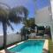 Cozy Camps Bay House with mountain and sea view - كيب تاون