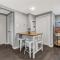 Super Cozy 2 bedroom with Fast WIFI and Queen Bed close to Downtown Houston!!