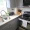 Super Cozy 2 bedroom with Fast WIFI and Queen Bed close to Downtown Houston!!