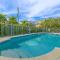 10 mins from Pompano Beach! With pool access