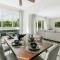 10 mins from Pompano Beach! With pool access