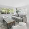 Expansive wiith pool access, 10 mins from Pompano Beach