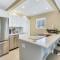 Sunny Pompano Beach with pool access