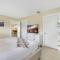 Bright Pompano Beach with pool access