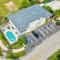 Bright Pompano Beach with pool access