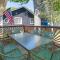 Higgins Lake Cottage with Private Fire Pit and Grill! - Roscommon