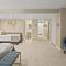 4BR Townhome, Close to Shops & Restaurants, 40 Mins to DC