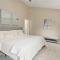 4BR Townhome, Close to Shops & Restaurants, 40 Mins to DC