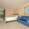 NEW! 3-story Townhome - Private, Self checkin, Quiet.