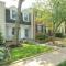 NEW! 3-story Townhome - Private, Self checkin, Quiet.