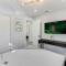 Renovated professional design, grill lake view! - Hallandale Beach