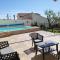 Casa Rural Oasis, una casa rural en Puertollano, agradable, con Piscina en zona tranquila - Puertollano