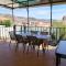 Casa Rural Oasis, una casa rural en Puertollano, agradable, con Piscina en zona tranquila - Puertollano