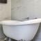 Coastal Central 3Bd Spa SurfersP