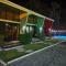 Fruit Houses: Pineapple House. Fast wifi