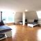 Spacious Apartment with Balcony & WiFi - 韦茨拉尔