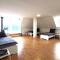 Bild Spacious Apartment with Balcony & WiFi