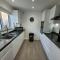 Bumblebee Bungalow - With separate office and gaming space by Catchpole Stays - Colchester