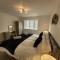 Bumblebee Bungalow - With separate office and gaming space by Catchpole Stays - Colchester