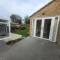 Bumblebee Bungalow - With separate office and gaming space by Catchpole Stays - Colchester