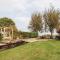 1 White House Cottages