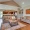 Flippin Home with Deck and Grill Steps to White River