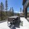 Two Dancing Trees: Modern Luxury w/ Mountain Views - بريكنريدج