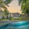 Modern Beach home with large private gardens - Sunrise Beach