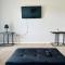Beautiful spacious two bedroom & pool! - 亨博尔