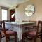 Entire Home in Buffalo - 6 Guests 3 Bedroom 1 Bath - Convenient Location - 25min to Niagara Falls - Buffalo