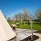 Cabin Margot with hot tub in private garden - Kaprijke