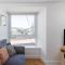 Charming 3 bedroom harbour cottage with parking