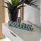 Apartment Five Seas with Parking & Swimming Pool by Noclegi Renters