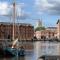 Elliot Oliver - Luxurious Two Bedroom Apartment in The Docks