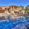 Quiet Villa in Buger with amazing pool, paddle court and nice garden