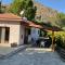 Beautiful 3 Bedr House in Arakapas with fireplace