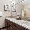 Chamonix 26, Snowmass Ski-In/Ski-Out Condo w/Shared Pool/Hot Tub/Private Washer/Dryer/WiFi - Snowmass Village