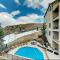 Chamonix 20, Snowmass Ski-In/Ski-Out Condo w/Shared Pool/Hot Tub/Private Washer/Dryer/Gym/WiFi
