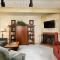 Concept 600 unit 308, Convenient Downtown Location, Private Deck, and Fireplace - Aspen