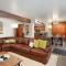 Fifth Avenue Unit 8, Condo with Extra Murphy Bed + Access to Pool & Hot Tub - Aspen