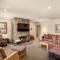 Silverglo Condominiums Unit 308, Expansive 4 BD Condo, Walking Distance to Town with Pool Access - Aspen