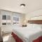 Silverglo Condominiums Unit 308, Expansive 4 BD Condo, Walking Distance to Town with Pool Access - Aspen