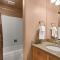 Silverglo Condominiums Unit 308, Expansive 4 BD Condo, Walking Distance to Town with Pool Access - Aspen