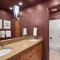 Silverglo Condominiums Unit 308, Expansive 4 BD Condo, Walking Distance to Town with Pool Access - Aspen